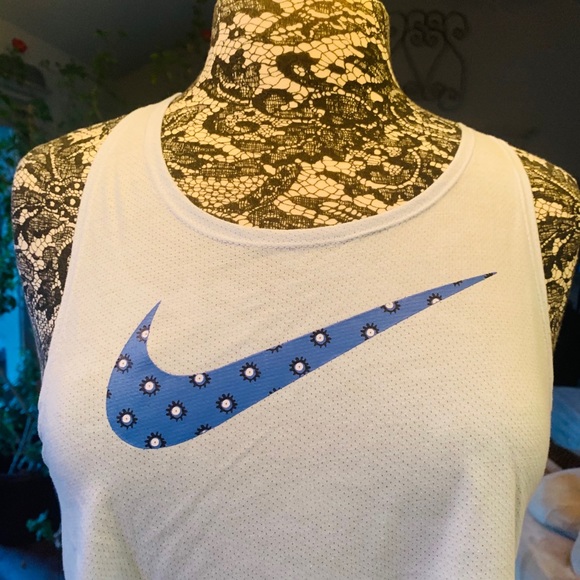 🌺$24 OFF RETAIL🌺CLOSET CLOSING EVERYTHING MUST GO🌺🌺NWT BLUE NIKE CROSS TANK - Picture 3 of 4